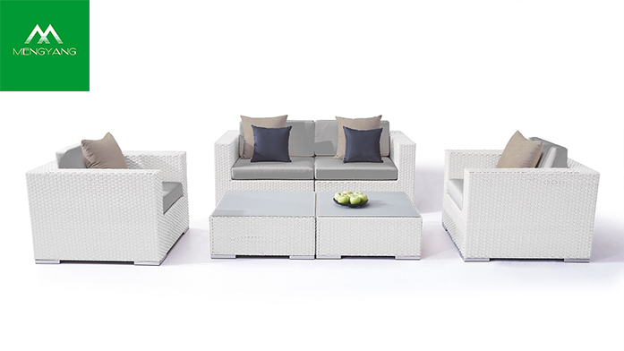 Großes Allwetter-Gartensofa aus Aluminium-PE-Rattan 